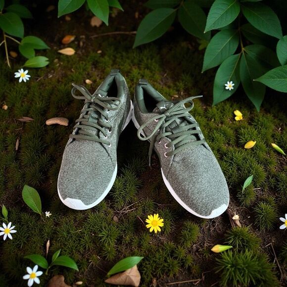 Puma Women’s Sage Green Sneakers / SZ: 8.5 - Picture 7 of 8